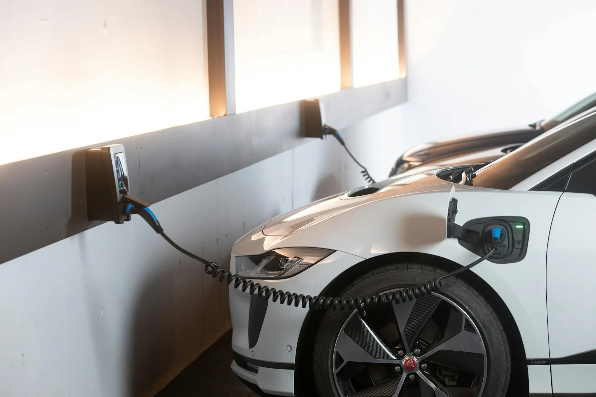 Borne de recharge IRVE pour véhicule électrique en installation intérieure